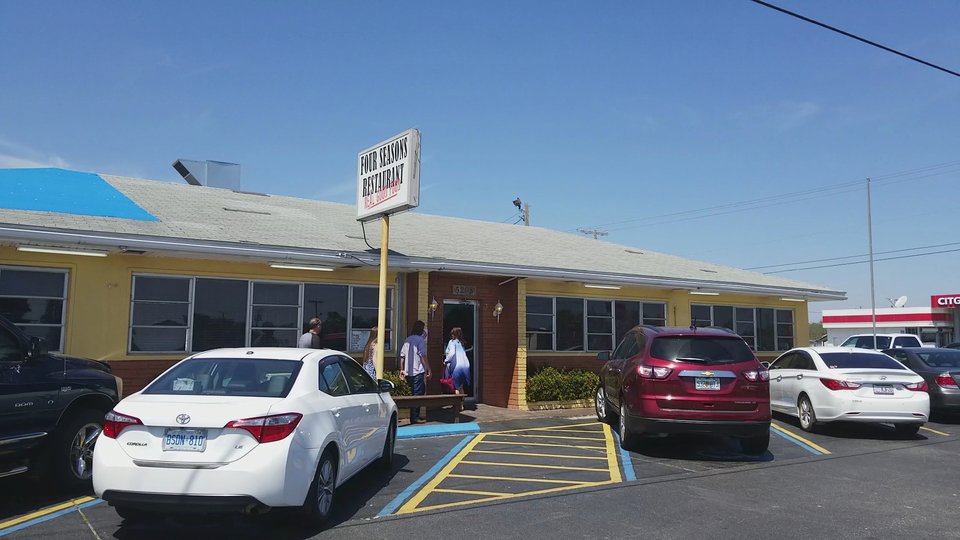 Front view of a roadside family restaurant.